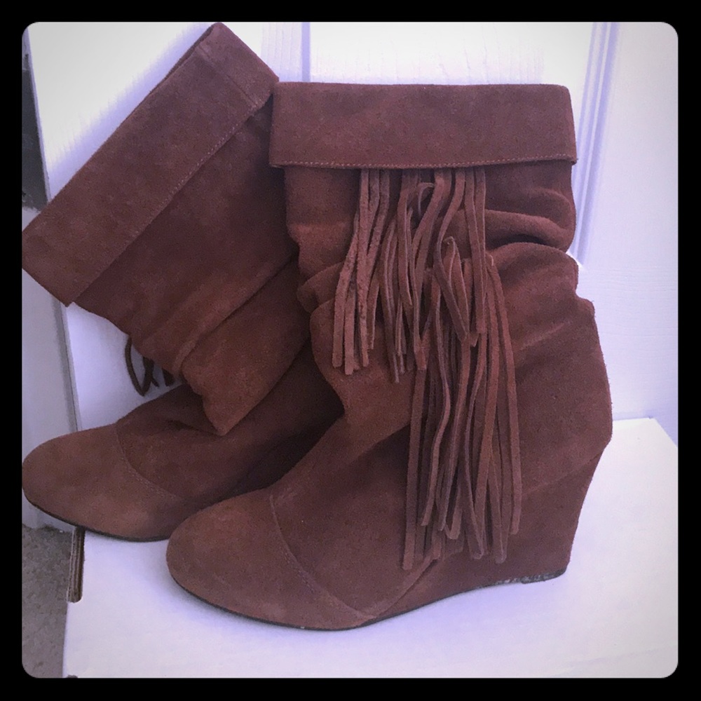 Fringe boots